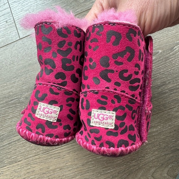 Ugg Pink Leopard Print Boots 2-3 - Picture 2 of 8